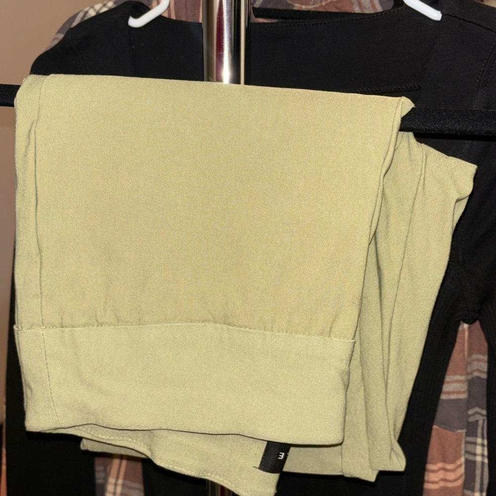 Straight leg capri